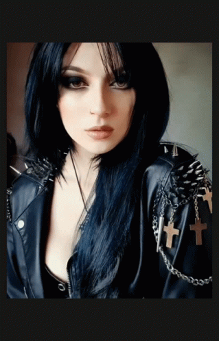 Chloe_elizabxth Gothic Model GIF - Chloe_elizabxth Gothic Model Metal Girl GIFs
