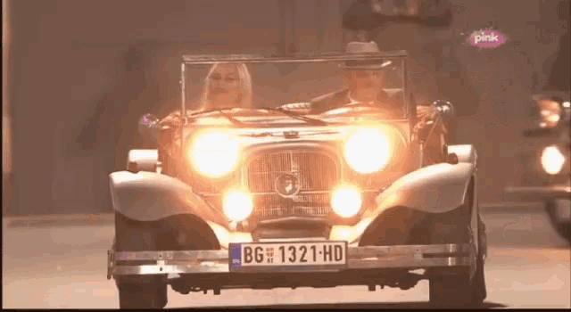 a car with a license plate that says bg1321 hd