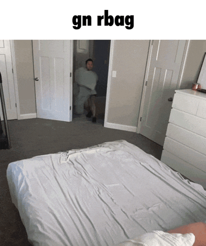 a picture of a bedroom with the words gn rbag on the bottom