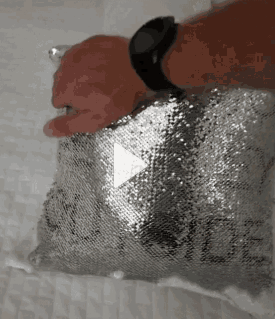 Peoplely Too Peoplely Outside GIF - Peoplely Too Peoplely Outside Pillow GIFs