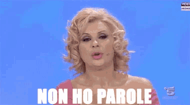 a woman with her mouth open and the words non ho parole above her