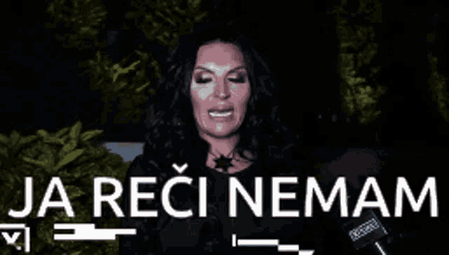 a woman talking into a microphone with the words ja reci nemam