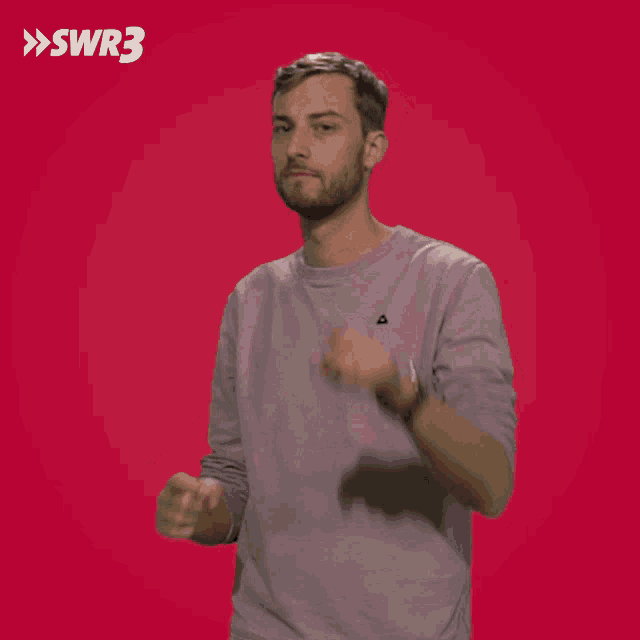 a man is giving two thumbs up in front of a red background with swr3 on it