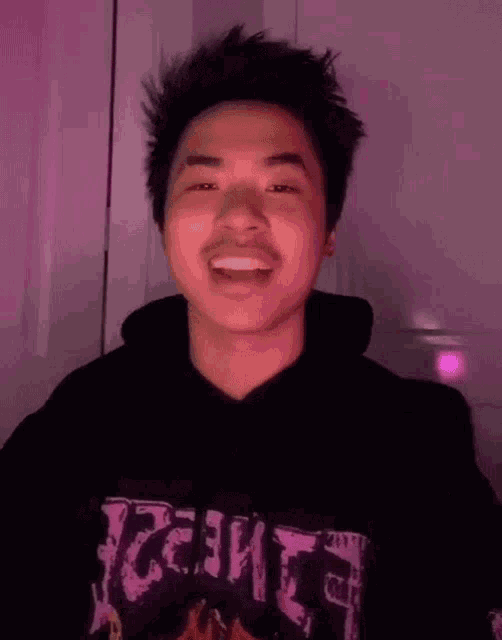a young man wearing a black shirt that says freeze on it