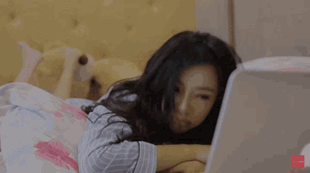 Bobok Dulu Gladys GIF