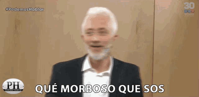 a blurry picture of a man with the words " que morboso que sos " on the bottom