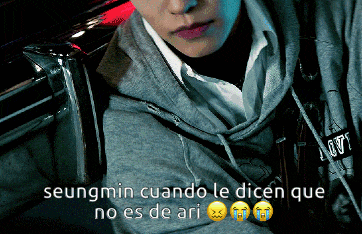 seungmin cuando le dicen que no es de ari is written above a person 's face