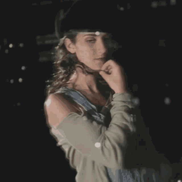 a woman wearing a beret and overalls says dans ma tête