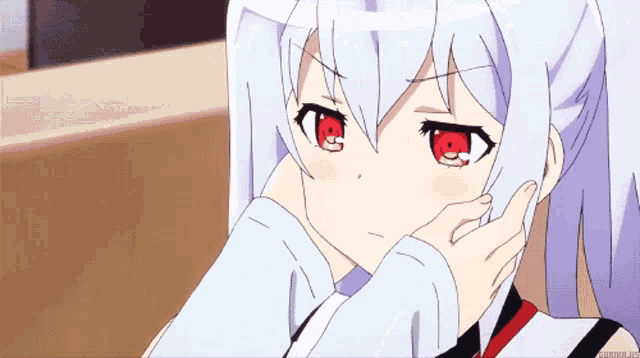 a girl with white hair and red eyes is being animated by a website called gurihiru.jp