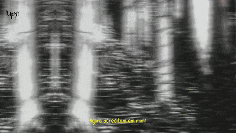 a blurry picture of trees with the words agora acreditam em mim written in yellow