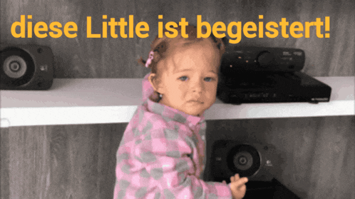 a little girl standing in front of a shelf with the words diese little ist begeistert