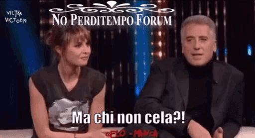 a man and a woman are sitting in front of a no perditempo forum logo