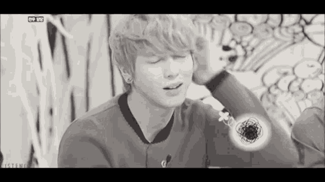 Jung Yonghwa Cnblue GIF - Jung Yonghwa Cnblue Proud GIFs