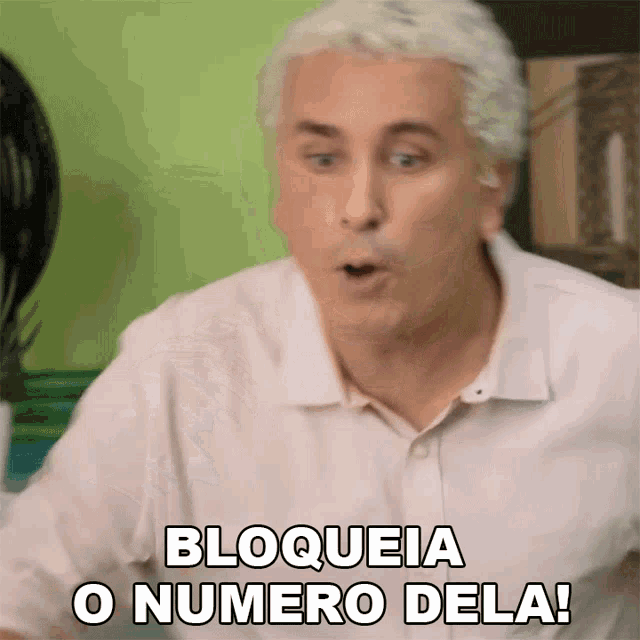 a man says bloqueia o numero dela in a foreign language