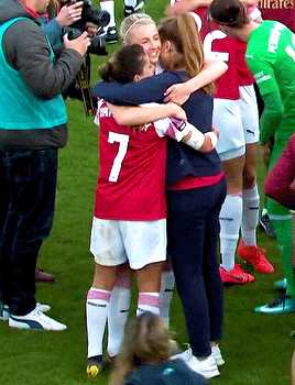 a soccer player with the number 7 on her jersey
