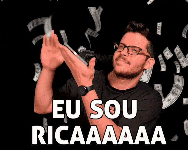 a man with glasses holds a cell phone in front of a black background that says " eu sou ricaaaa "