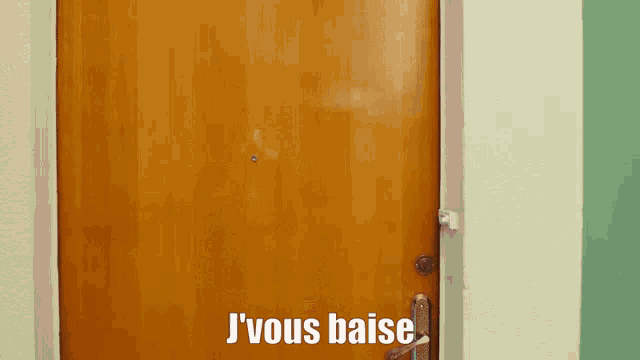 a wooden door with the words j'vous baise above it