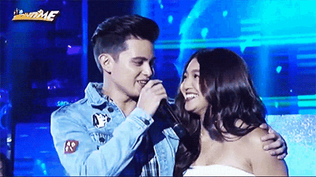 a man singing into a microphone next to a woman with the word showtime on the bottom right