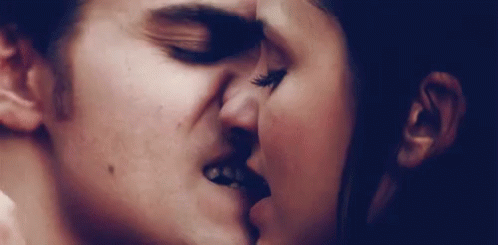 Couple Kiss GIF - Couple Kiss Passionate GIFs