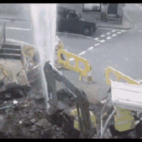 Workers Leaking Pipe GIF - Workers Leaking Pipe Trust Me Im An Engineer GIFs