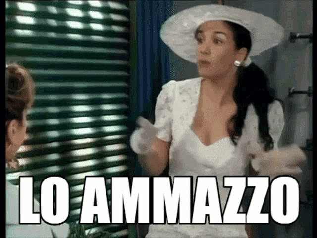 a woman wearing a white hat and gloves says lo ammazzo