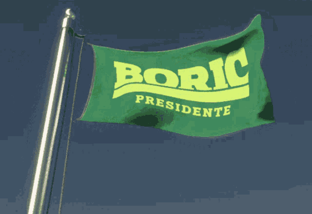 a green flag that says boric presidente is flying in the wind