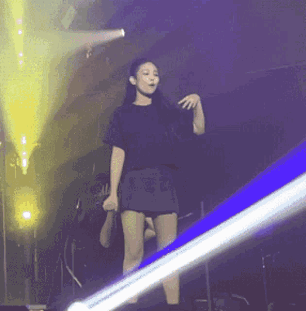 Jennie Concert GIF