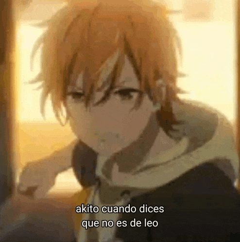 a close up of a person 's face with the words `` akito cuando dices que no es de leo '' .