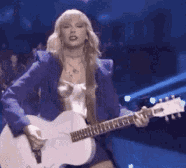 Taylor Swift Stage GIF - Taylor Swift Stage Performance GIFs