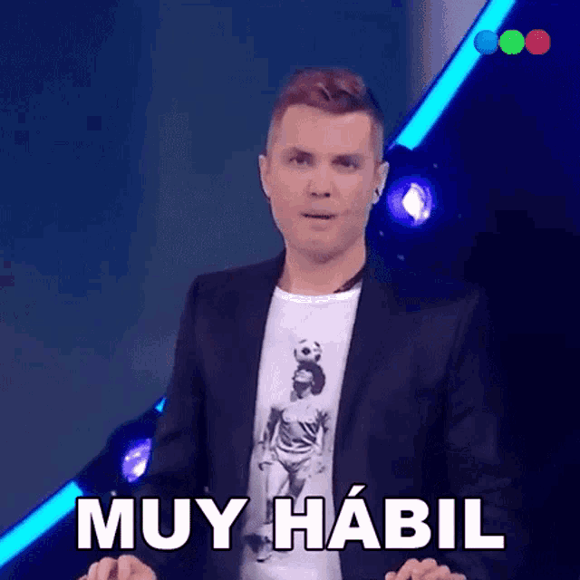a man in a suit and a t-shirt that says muy habil on it