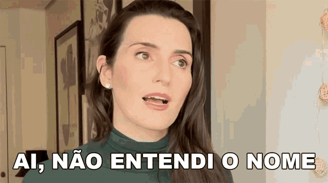 a woman says ai , não entendi o nome