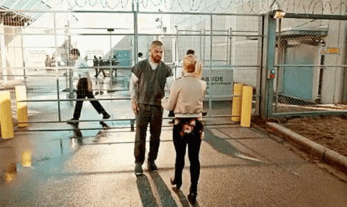 Stephen Amell Oliver Queen GIF - Stephen Amell Oliver Queen Emily Bett Rickards GIFs