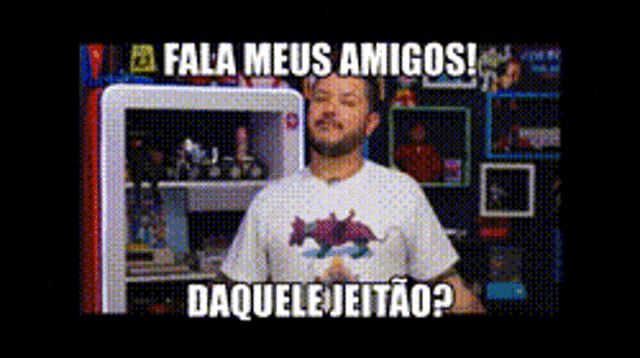 a man in a white shirt is standing in front of a refrigerator with the words fala meus amigos written above him