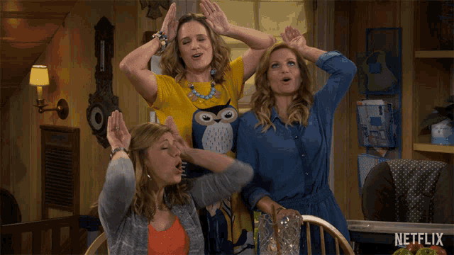 Howling Girl Squad GIF - Howling Girl Squad Friends GIFs