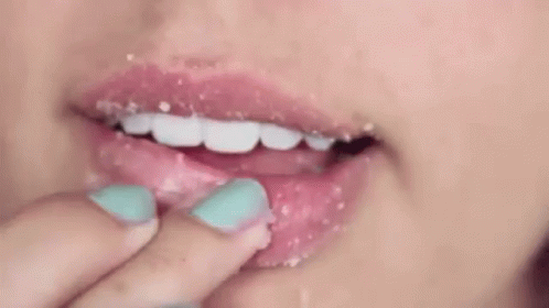 Exfoliate Dry Lips GIF - Chapstick Dry Lips GIFs
