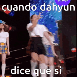 a group of women are dancing on a stage with the words cuando dahyun dice que si on the bottom