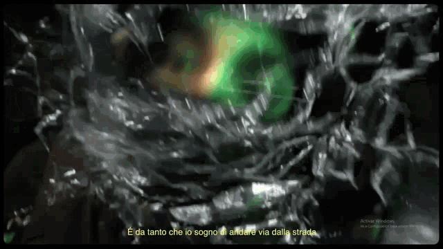 a computer screen shows a green glowing object and the words " e da tanto che io sogno "