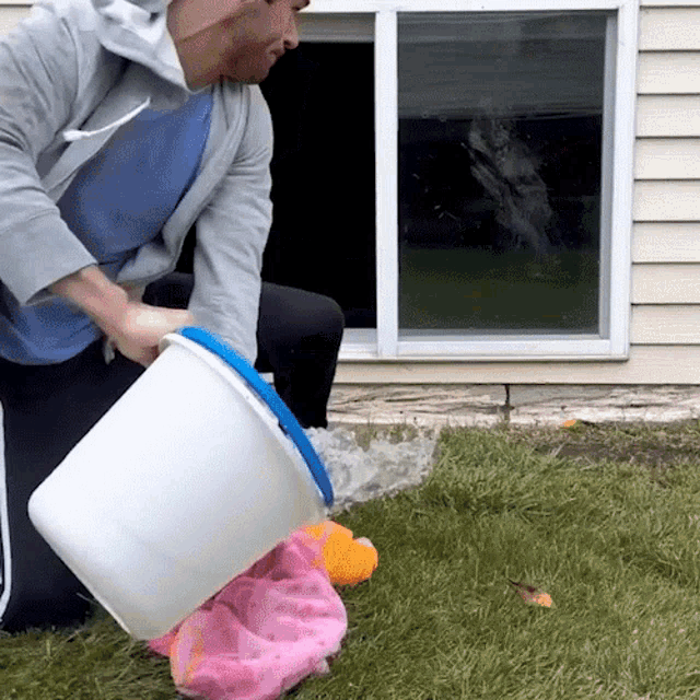 Cleaning The Window Daniel Labelle GIF - Cleaning The Window Daniel Labelle Window Cleaning GIFs
