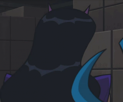 Batman Huntress GIF - Batman Huntress Sneaky GIFs
