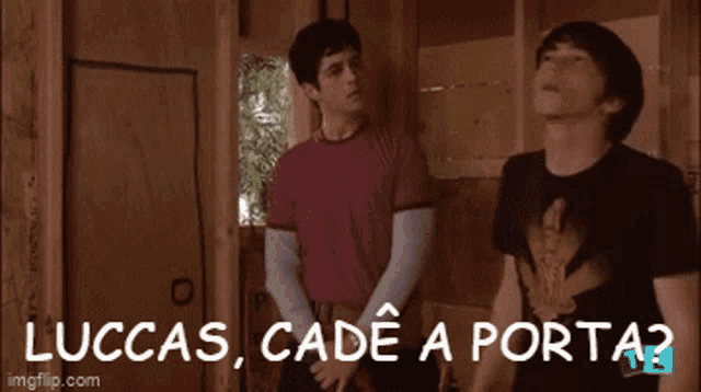 two men are standing next to each other with the words luccas cadé a porta written on the bottom