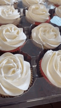 Cupcake Cupcakes GIF - Cupcake Cupcakes Baker GIFs