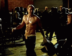Muscle Sons Of Anarchy GIF - Muscle Sons Of Anarchy Charlie Hunnam GIFs