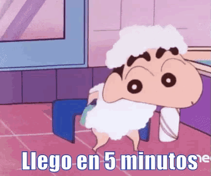 a cartoon of a sheep with the words " llego en 5 minutos " written below it