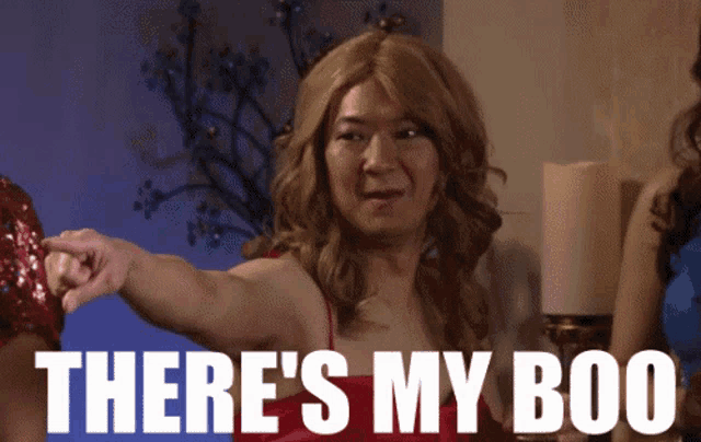 a man in a wig says " there 's my boo " while pointing at something