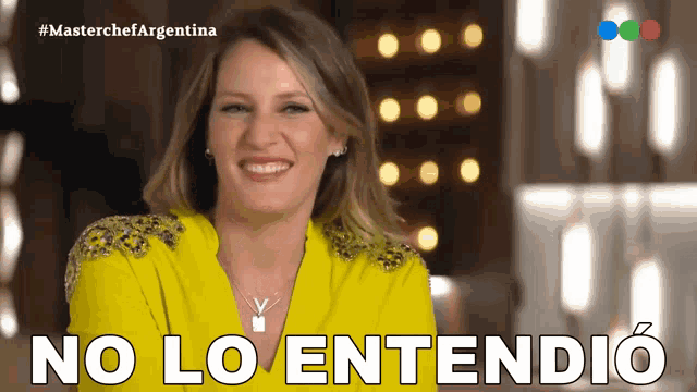 a woman in a yellow dress is smiling with the words no lo entendio behind her