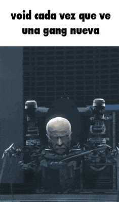 a man in a chair with the words void cada vez que ve una gang nueva
