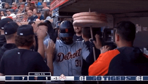 a baseball player with the number 31 on his shirt