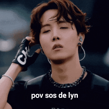 a close up of a man 's face with the words pov sos de lyn written below him