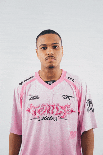 a man is wearing a pink shirt that says ends mates