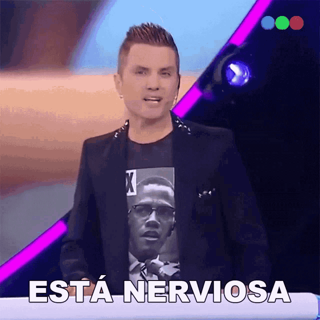 a man in a suit stands in front of a sign that reads esta nerviosa